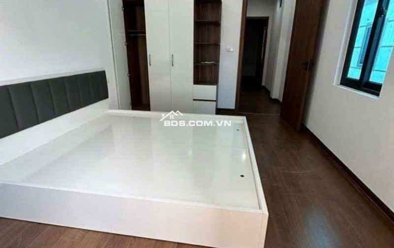 Gấp- Bán nhà Lĩnh Nam  33m² – 4,5 tầng – 7PN – 6 Tỷ – dòng tiền 21tr/T –ngõ đẹp